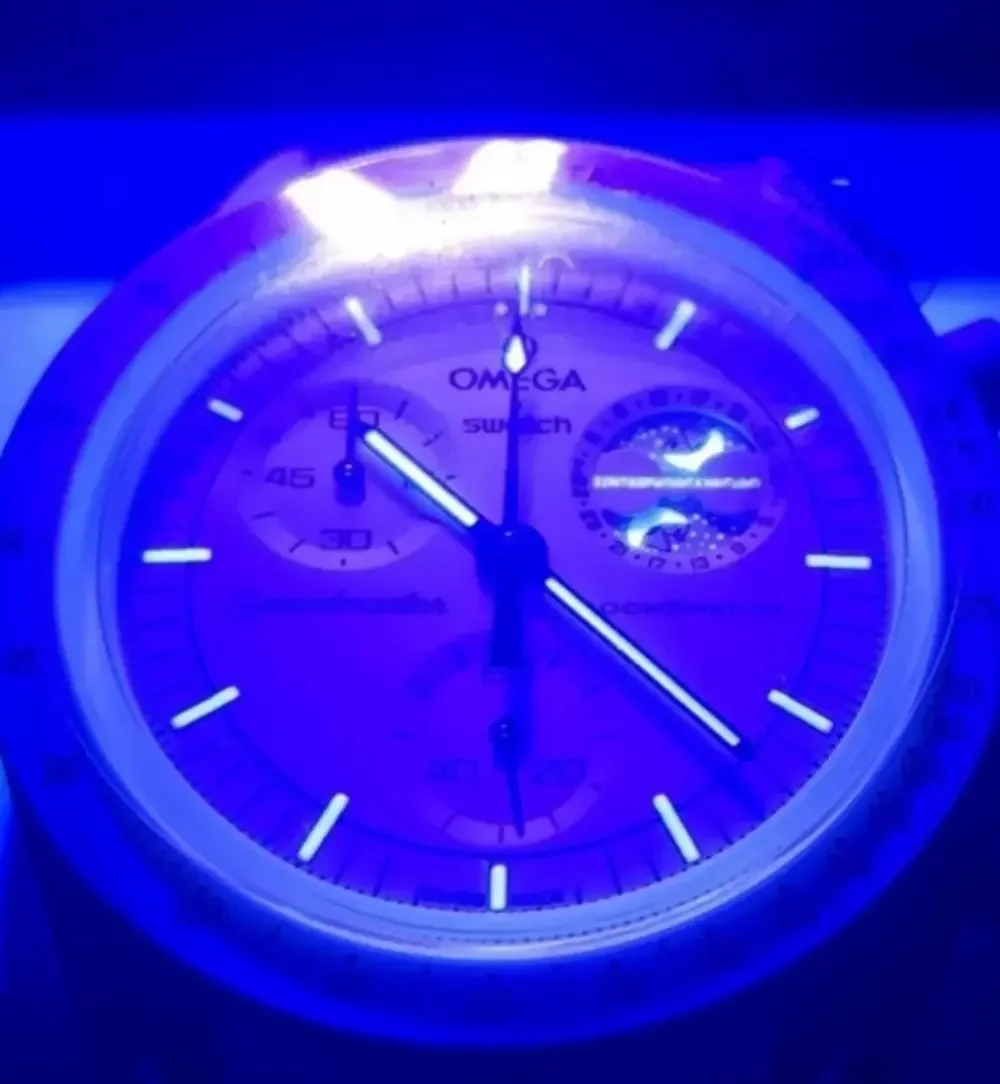 Omega x Swatch Mission to the Moonphase “Snoopy” bioceramic White